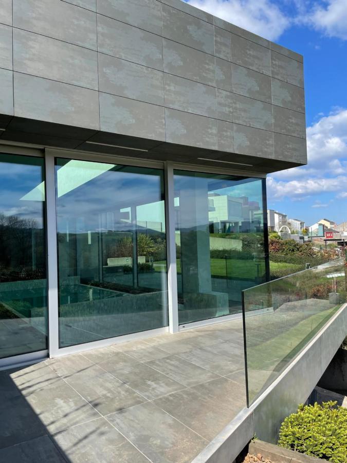 Tres Prismas Exclusive Villa Sarria Kültér fotó