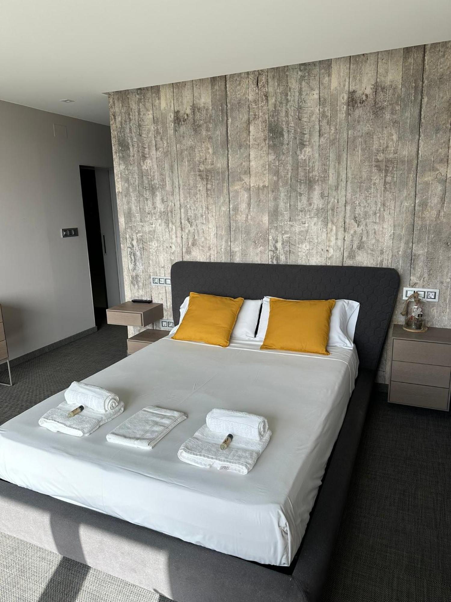 Tres Prismas Exclusive Villa Sarria Kültér fotó