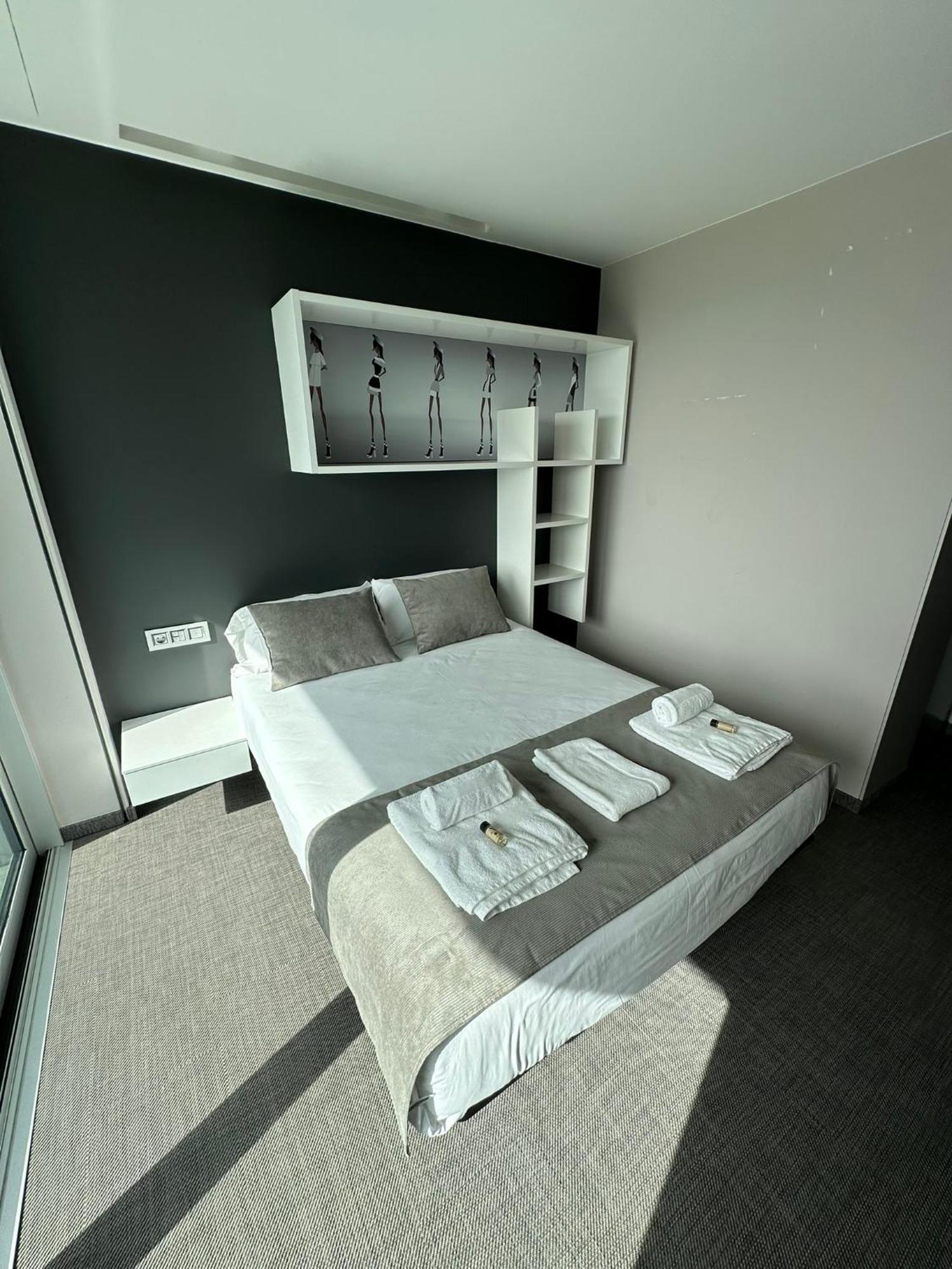 Tres Prismas Exclusive Villa Sarria Kültér fotó